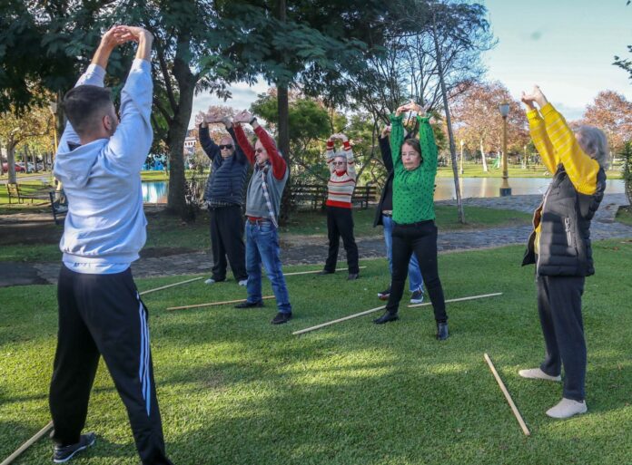 Pessoas idosas devem redobrar cuidados com a saúde durante o verão Foto: Geraldo Bubniak/AEN